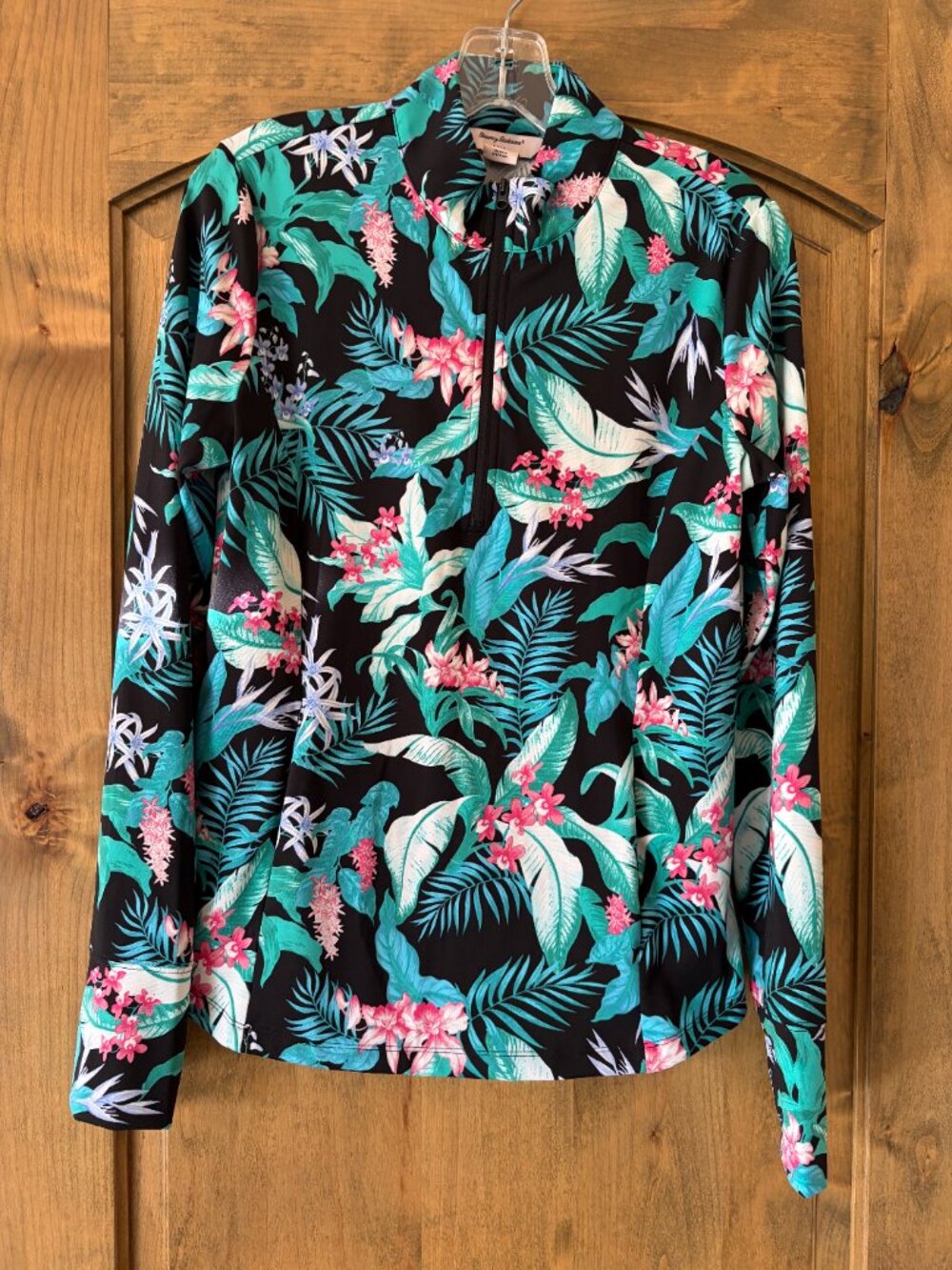 Tommy Bahama Golf/Pickleball top Size Medium Beautiful tropical print